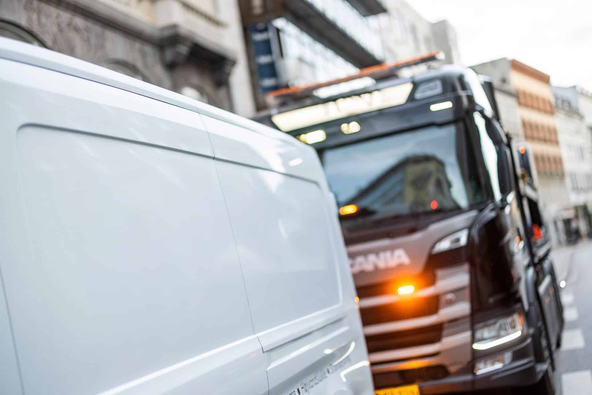 Hvid servicevogn fra RD Breuning klar til fjernvarme herlev