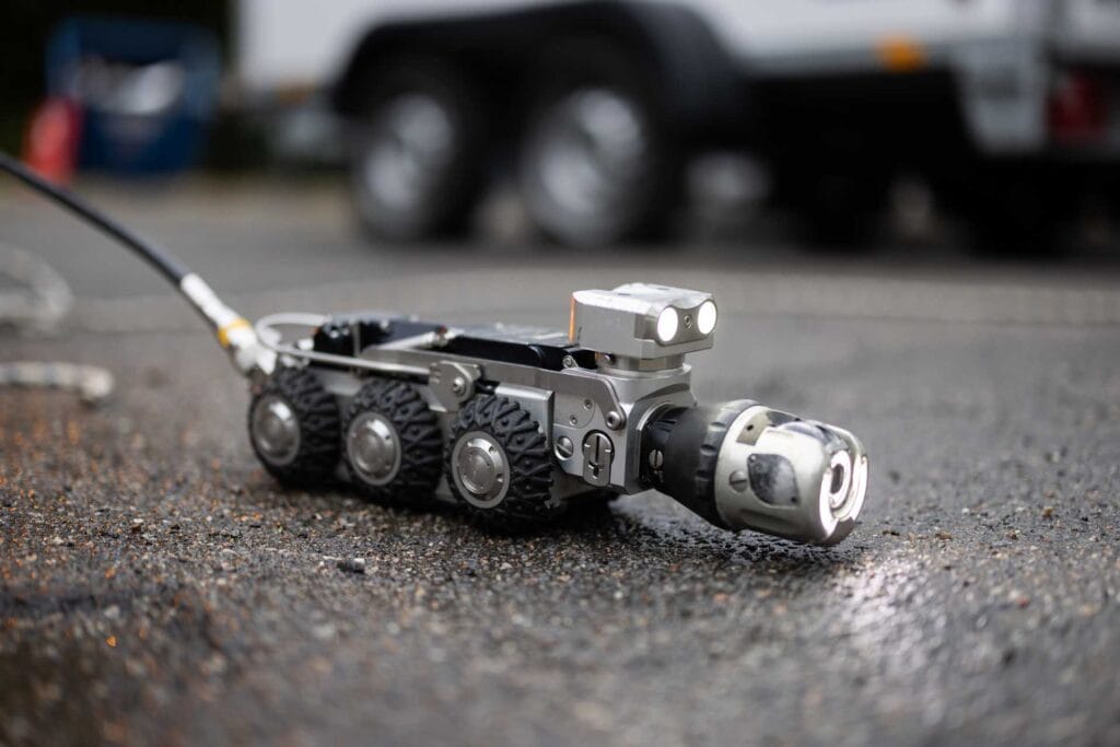 Avanceret robot til reparation af kloak og TV-inspektion i rør